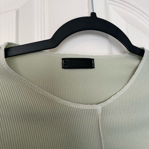 Cropped Long Sleeve Top - Picture 3 of 3